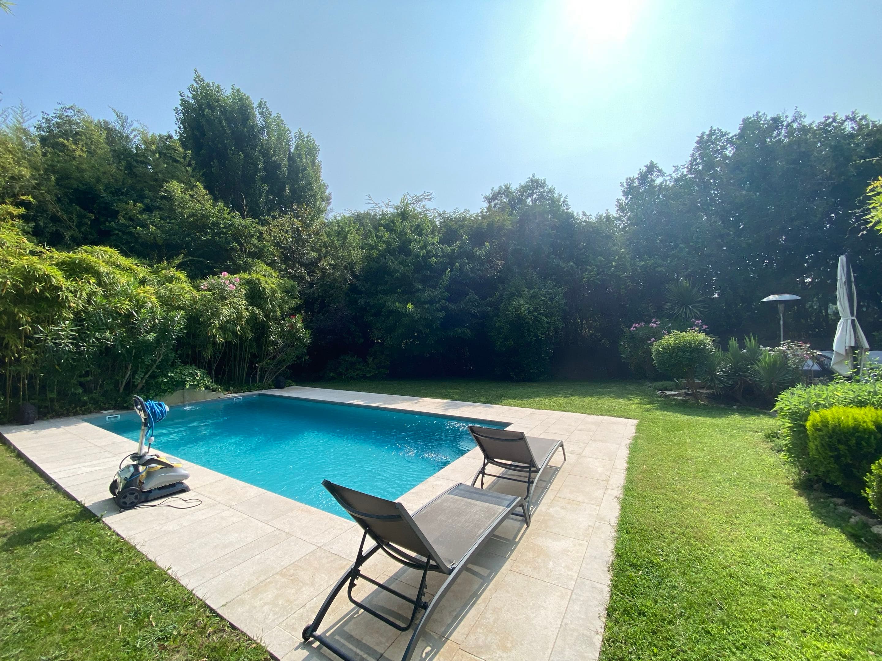Jardin méditerranéen luxueux à Aix-en-Provence