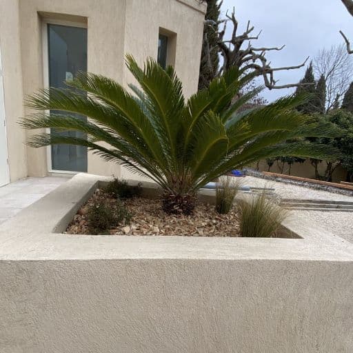 Terrasse en pierre avec mobilier extérieur